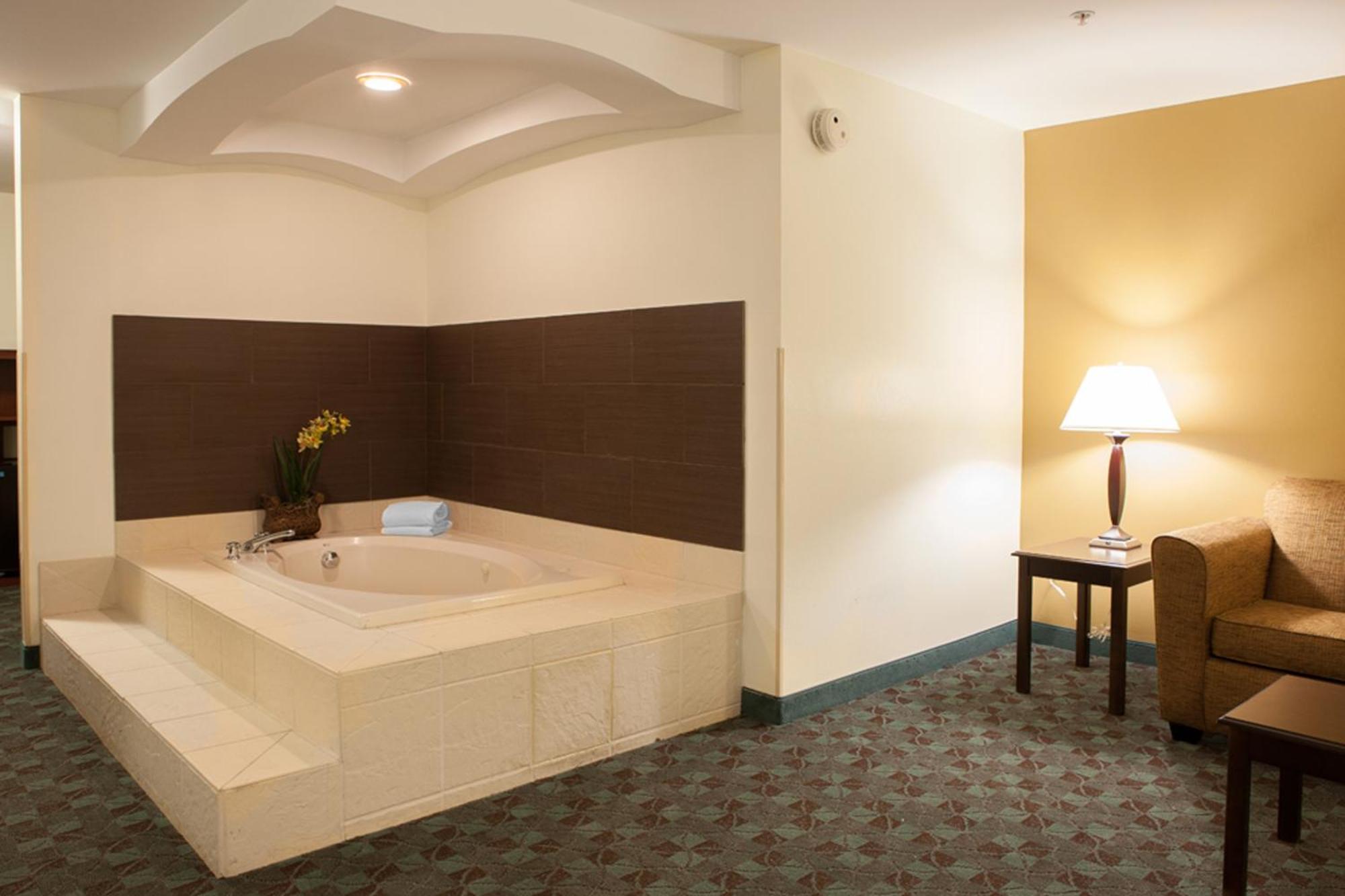 King Room Jetted Tub,508919379:JPEG