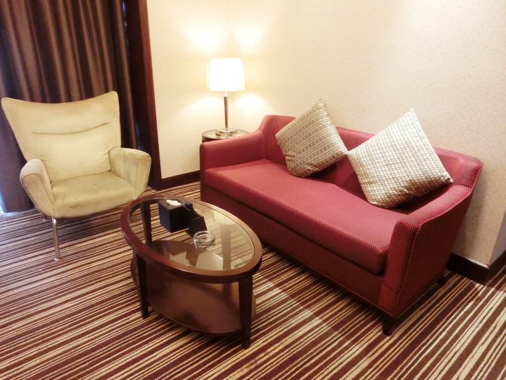 Executive Suite,1607661670:JPEG